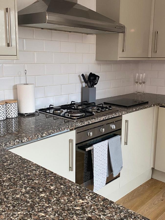 Central Leeds Townhouse With Private Roof Garden Sleeps 4 Exterior photo