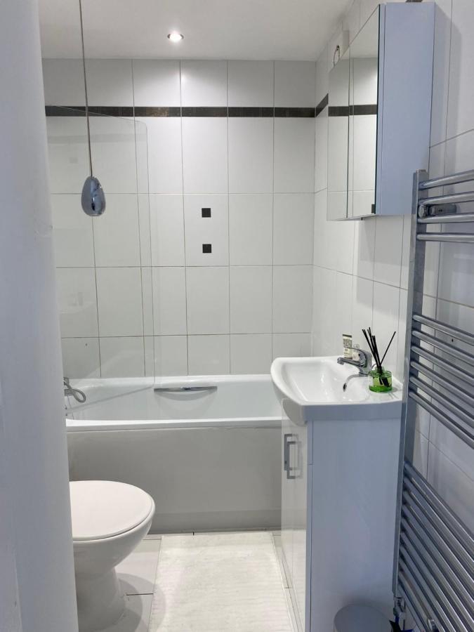 Central Leeds Townhouse With Private Roof Garden Sleeps 4 Exterior photo