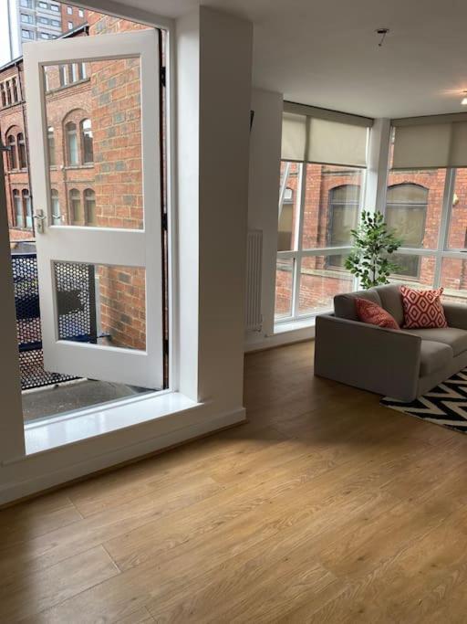 Central Leeds Townhouse With Private Roof Garden Sleeps 4 Exterior photo
