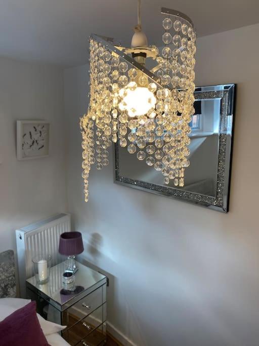 Central Leeds Townhouse With Private Roof Garden Sleeps 4 Exterior photo