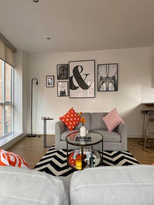 Central Leeds Townhouse With Private Roof Garden Sleeps 4 Exterior photo