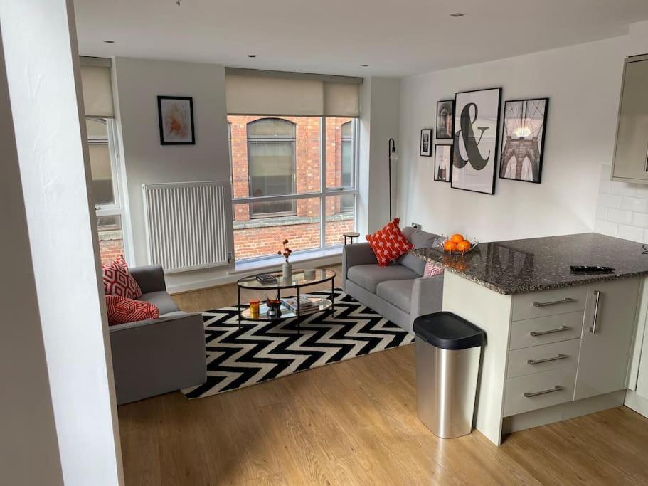 Central Leeds Townhouse With Private Roof Garden Sleeps 4 Exterior photo
