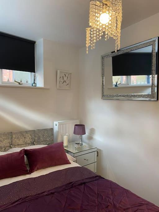 Central Leeds Townhouse With Private Roof Garden Sleeps 4 Exterior photo