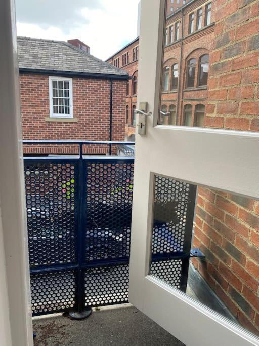 Central Leeds Townhouse With Private Roof Garden Sleeps 4 Exterior photo