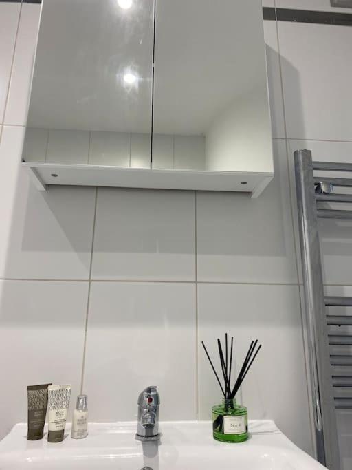 Central Leeds Townhouse With Private Roof Garden Sleeps 4 Exterior photo