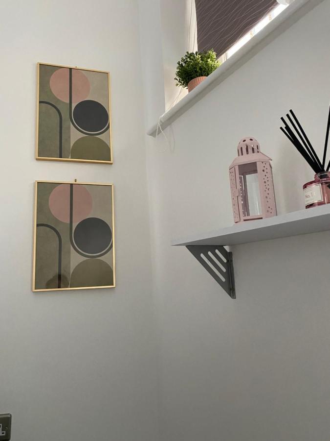 Central Leeds Townhouse With Private Roof Garden Sleeps 4 Exterior photo