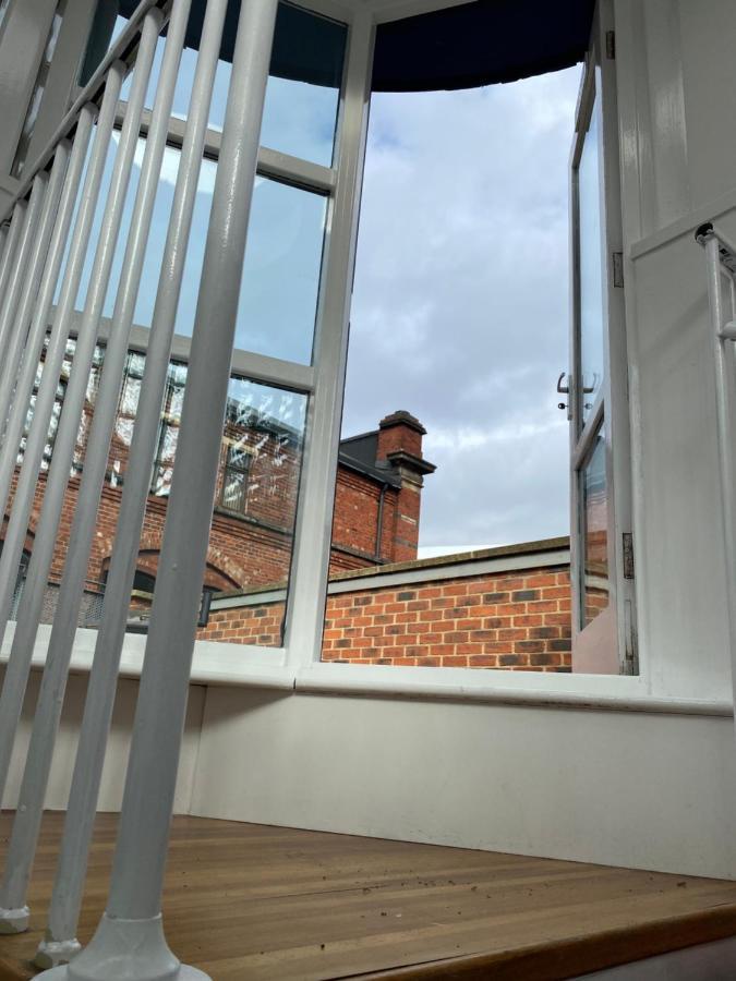 Central Leeds Townhouse With Private Roof Garden Sleeps 4 Exterior photo