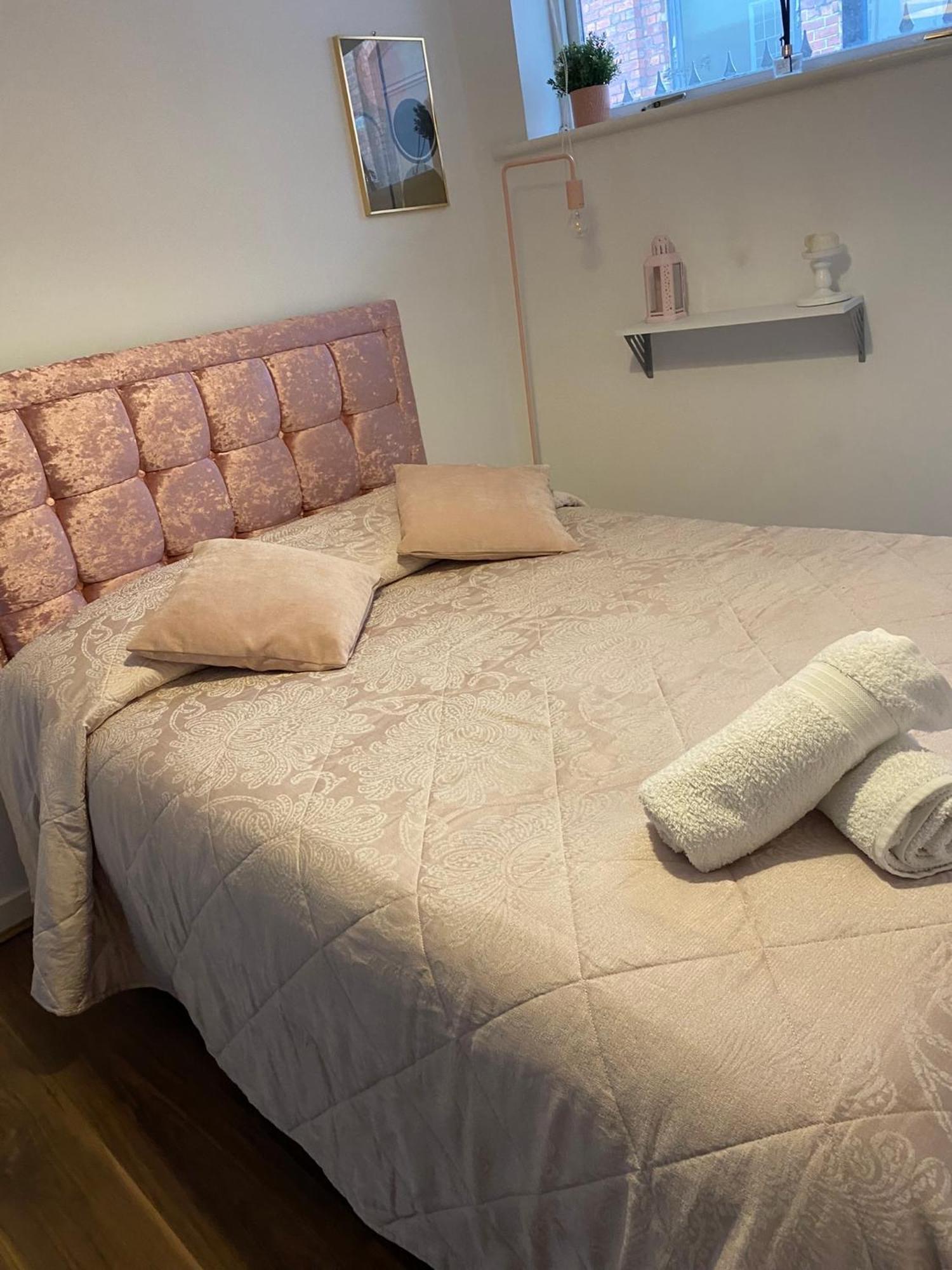 Central Leeds Townhouse With Private Roof Garden Sleeps 4 Exterior photo