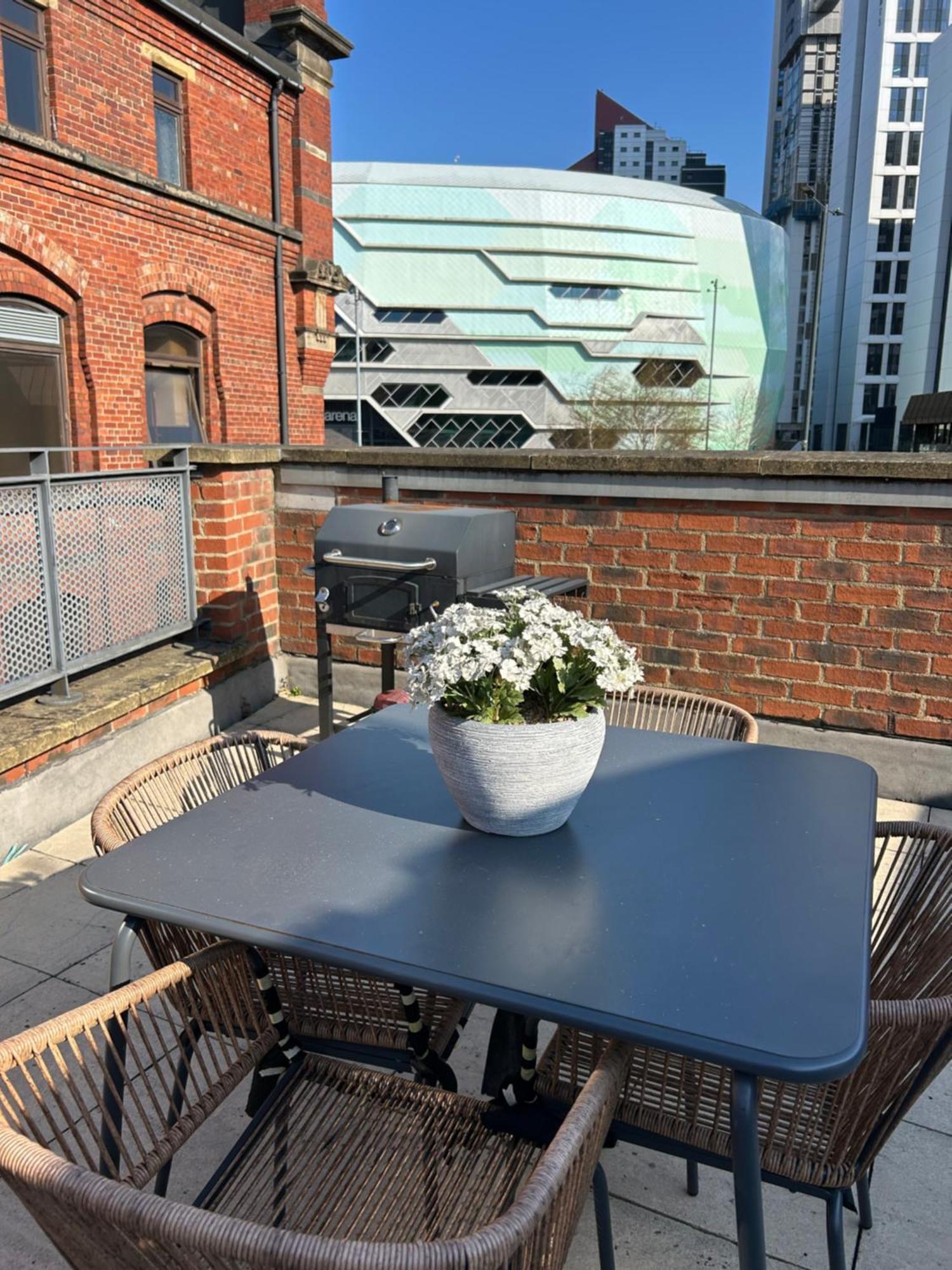 Central Leeds Townhouse With Private Roof Garden Sleeps 4 Exterior photo